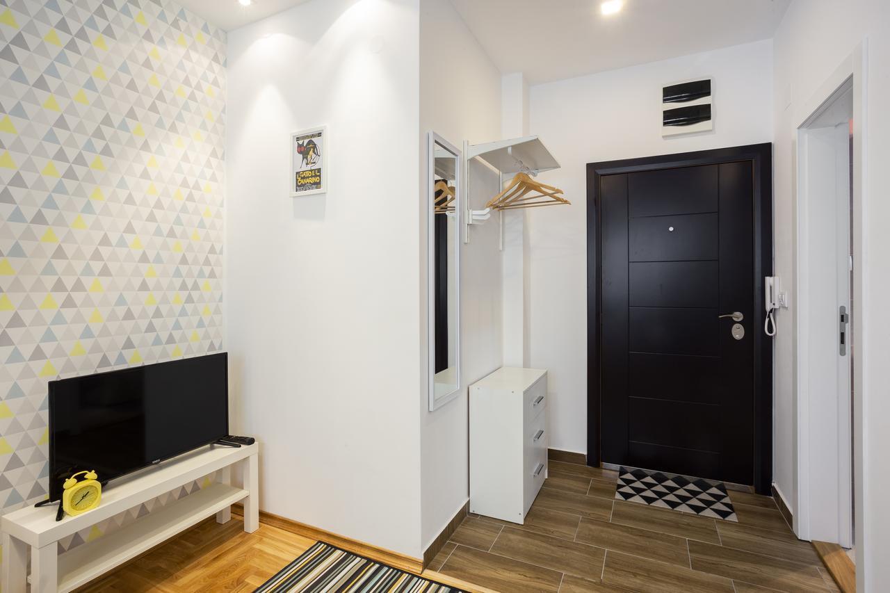 Giallo Apartment - Free Private Parking Újvidék Kültér fotó